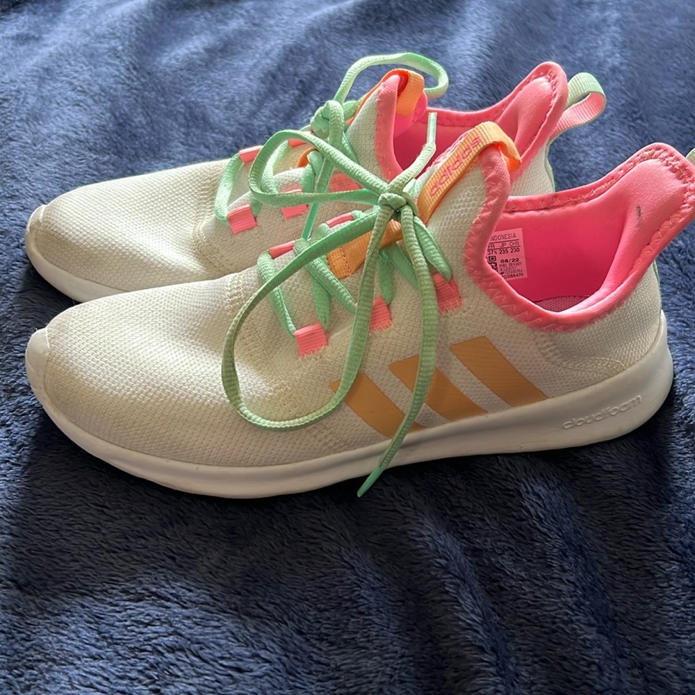 Adidas cloud foam children US 4 WORN ONCE